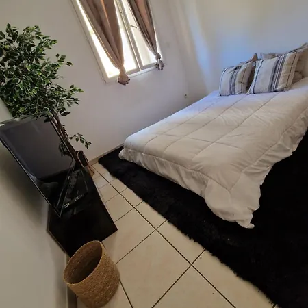 Avec Grand Jardin Et Jacuzzi Apartment